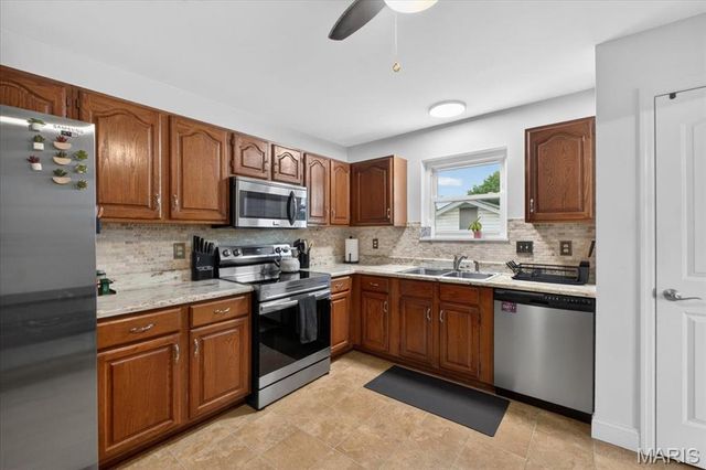 649 Bull Valley Drive, St Peters, MO 63304