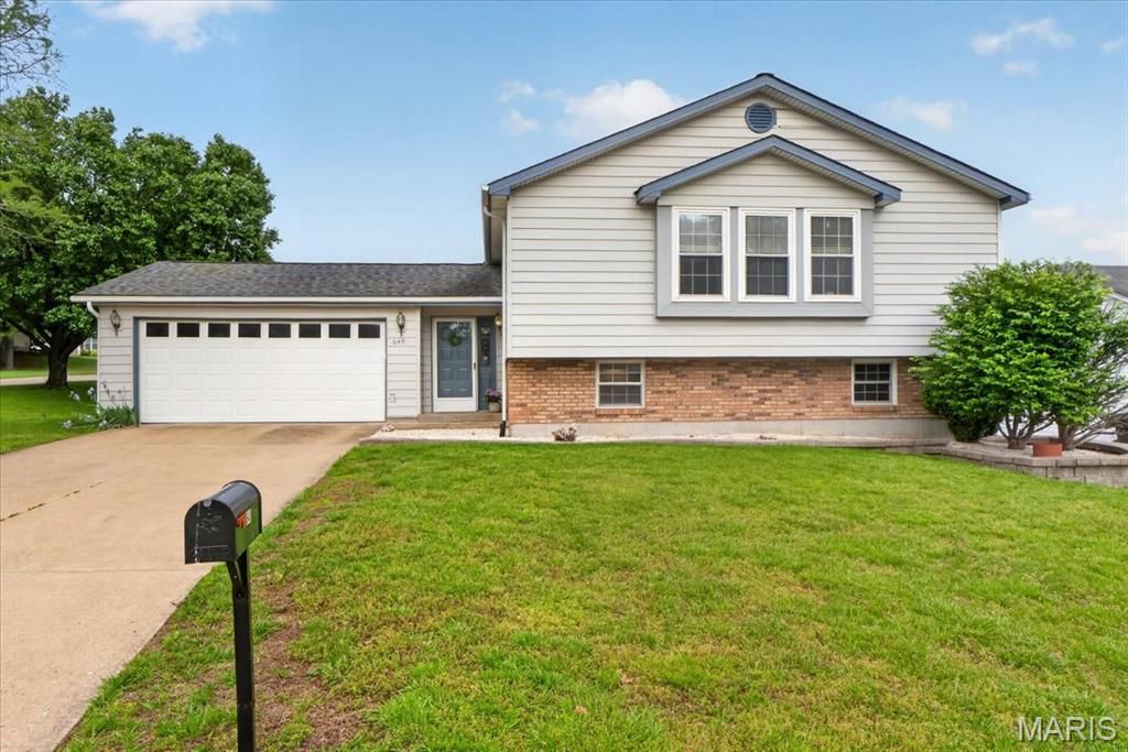 649 Bull Valley Drive, St Peters, MO 63304