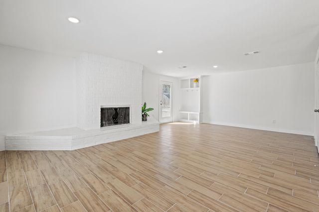 1718 E Lovers Lane, Arlington, TX 76010
