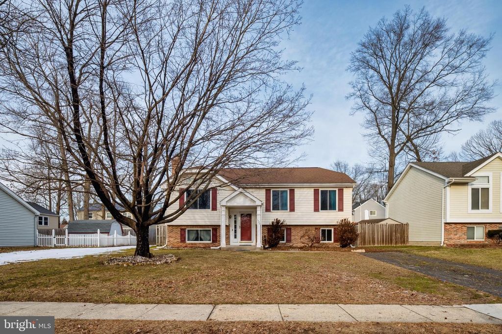 1422 FAIRBANKS DR, Hanover, MD 21076