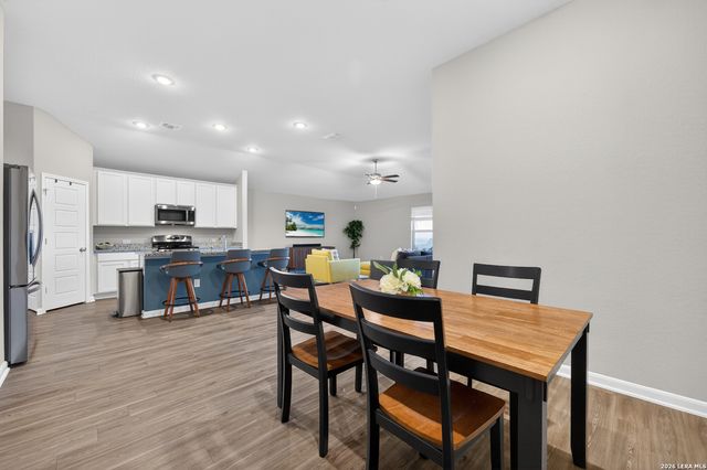 7058 Vista Loop, San Antonio, TX 78233