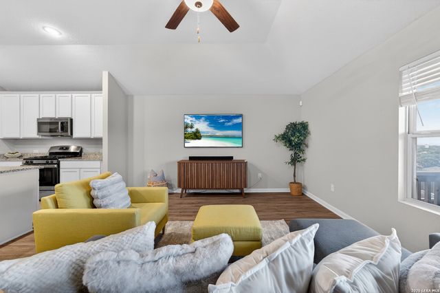 7058 Vista Loop, San Antonio, TX 78233