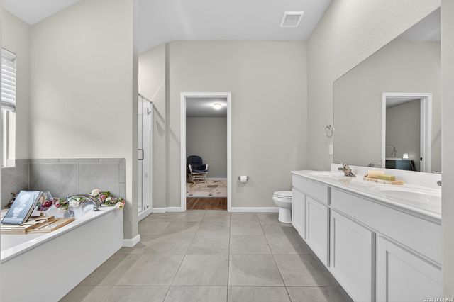 7058 Vista Loop, San Antonio, TX 78233