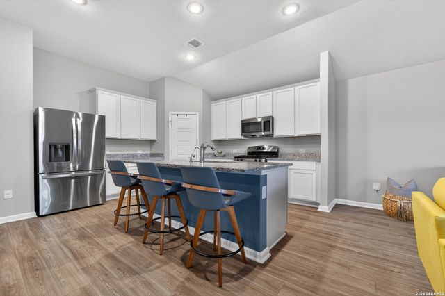 7058 Vista Loop, San Antonio, TX 78233