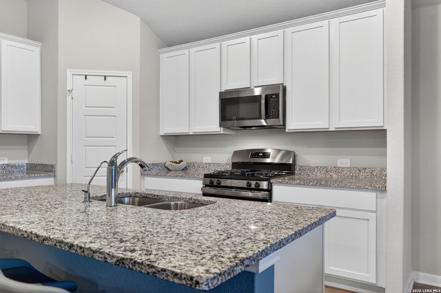 7058 Vista Loop, San Antonio, TX 78233