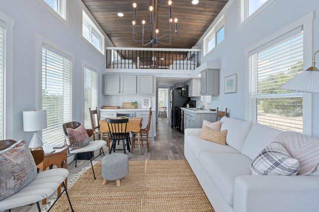 635 Ivean Pearson RD, Lago Vista, TX 78645