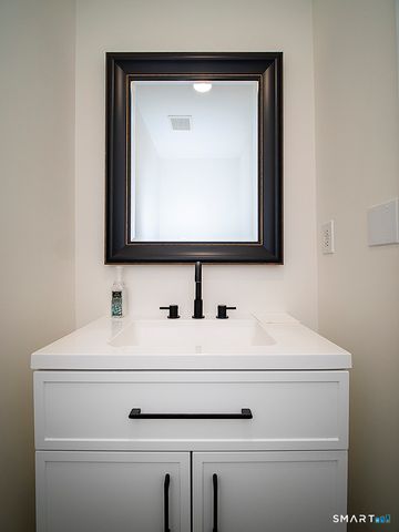 81 Old Stratfield Road, Fairfield, CT 06825