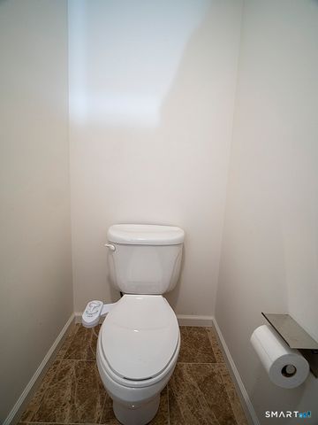 81 Old Stratfield Road, Fairfield, CT 06825