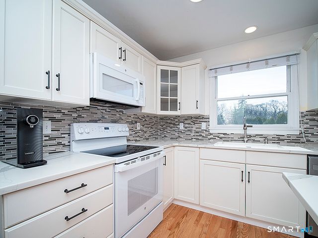 81 Old Stratfield Road, Fairfield, CT 06825