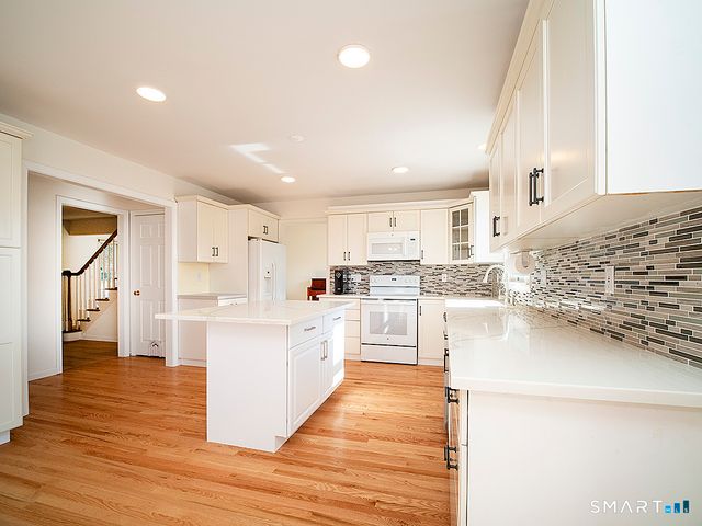 81 Old Stratfield Road, Fairfield, CT 06825