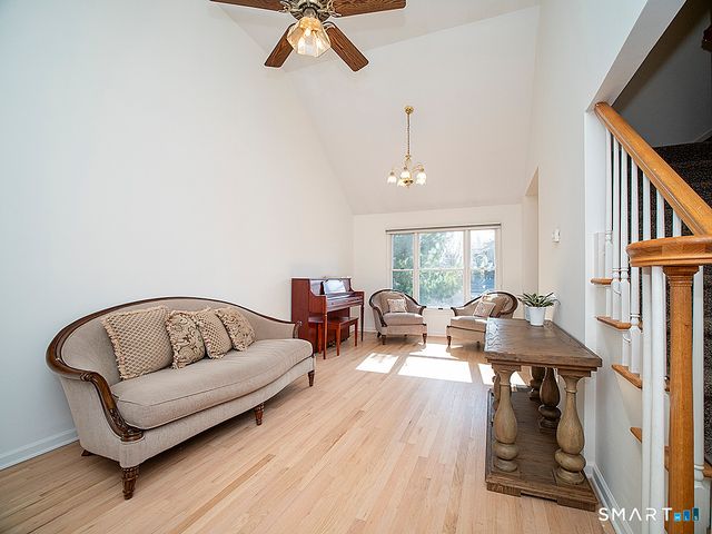 81 Old Stratfield Road, Fairfield, CT 06825