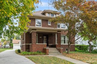 931 W Downer Place, Aurora, IL 60506