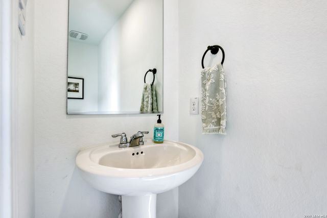 6020 Forenoon, Bulverde, TX 78163