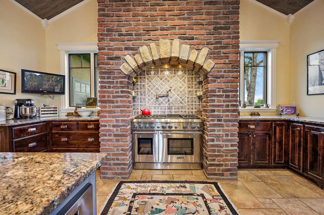 7762 Old Stage Road, Central Point, OR 97502