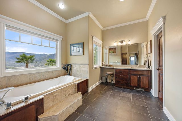 7762 Old Stage Road, Central Point, OR 97502