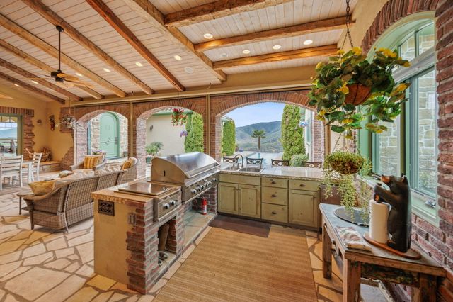 7762 Old Stage Road, Central Point, OR 97502