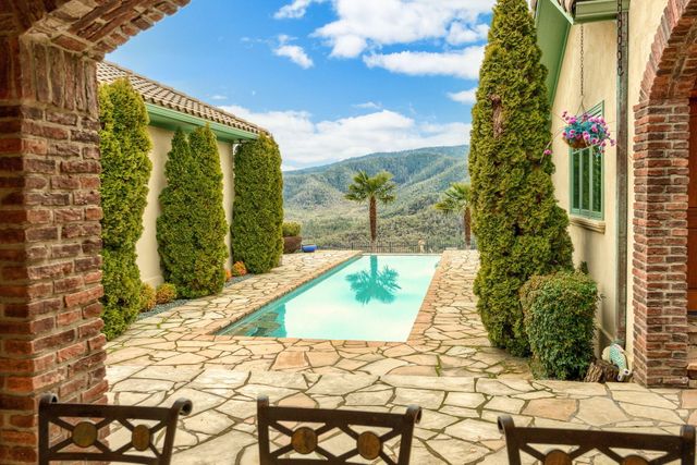 7762 Old Stage Road, Central Point, OR 97502