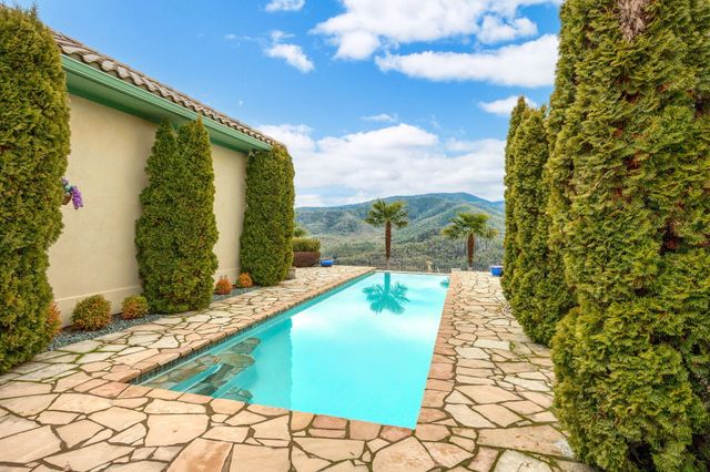 7762 Old Stage Road, Central Point, OR 97502