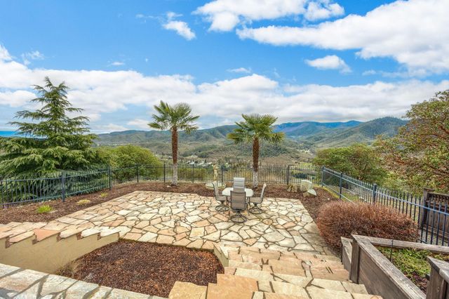 7762 Old Stage Road, Central Point, OR 97502