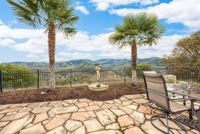 7762 Old Stage Road, Central Point, OR 97502