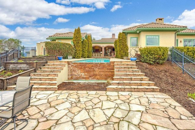 7762 Old Stage Road, Central Point, OR 97502