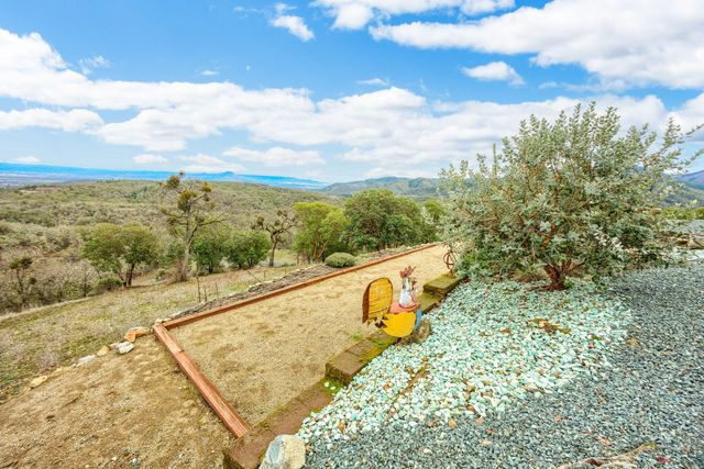 7762 Old Stage Road, Central Point, OR 97502