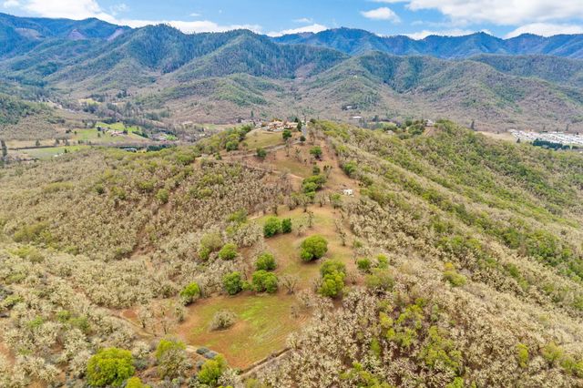 7762 Old Stage Road, Central Point, OR 97502