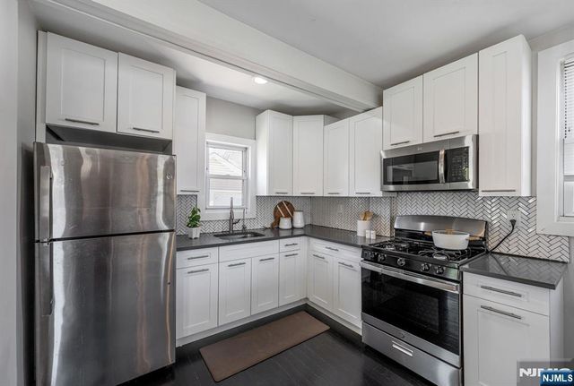 1154 Stasia Street, Teaneck, NJ 07666