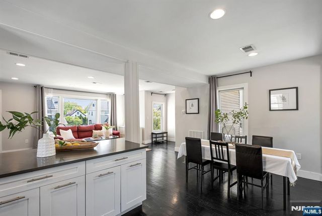1154 Stasia Street, Teaneck, NJ 07666
