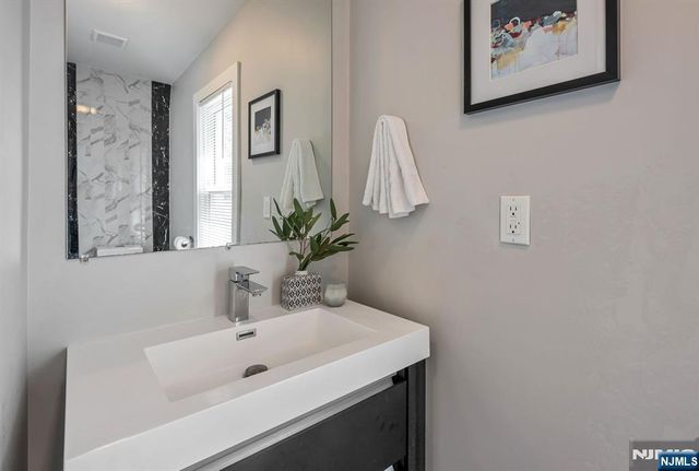 1154 Stasia Street, Teaneck, NJ 07666