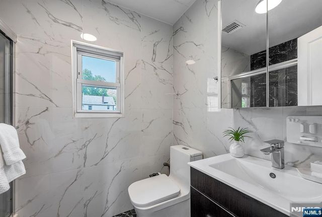 1154 Stasia Street, Teaneck, NJ 07666
