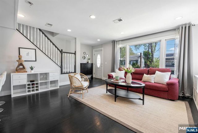 1154 Stasia Street, Teaneck, NJ 07666