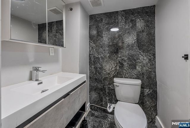 1154 Stasia Street, Teaneck, NJ 07666