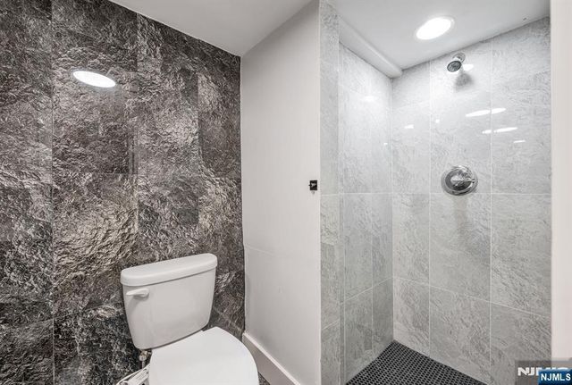 1154 Stasia Street, Teaneck, NJ 07666