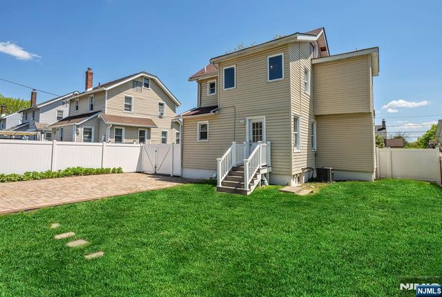1154 Stasia Street, Teaneck, NJ 07666