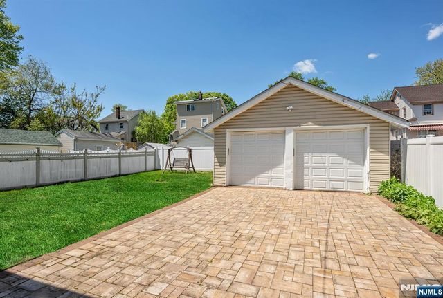1154 Stasia Street, Teaneck, NJ 07666