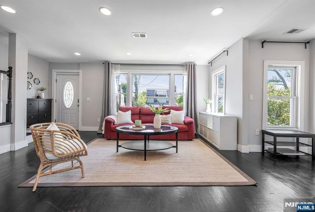 1154 Stasia Street, Teaneck, NJ 07666