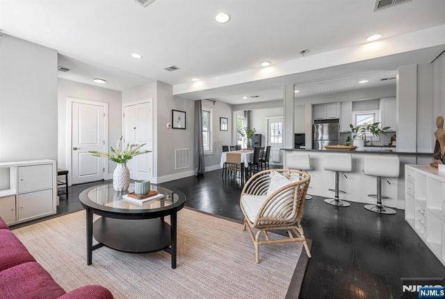 1154 Stasia Street, Teaneck, NJ 07666