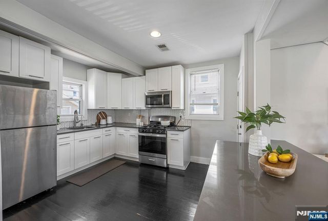 1154 Stasia Street, Teaneck, NJ 07666