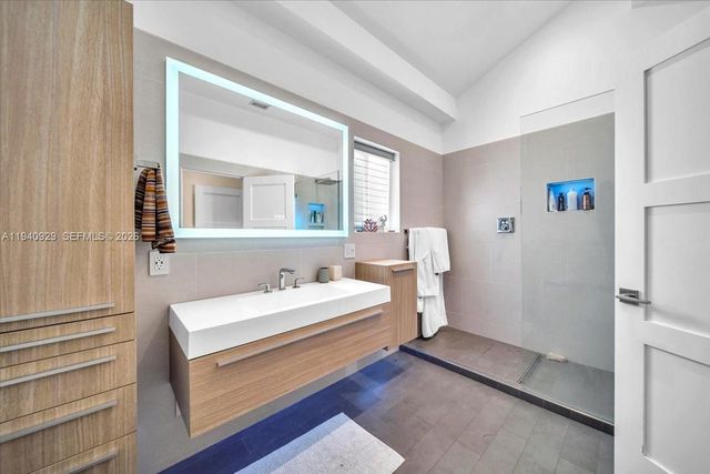 208 Jefferson Ave 113, Miami Beach, FL 33139