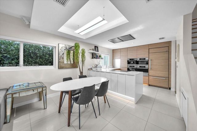 208 Jefferson Ave 113, Miami Beach, FL 33139