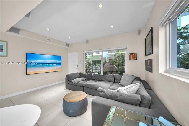 208 Jefferson Ave 113, Miami Beach, FL 33139