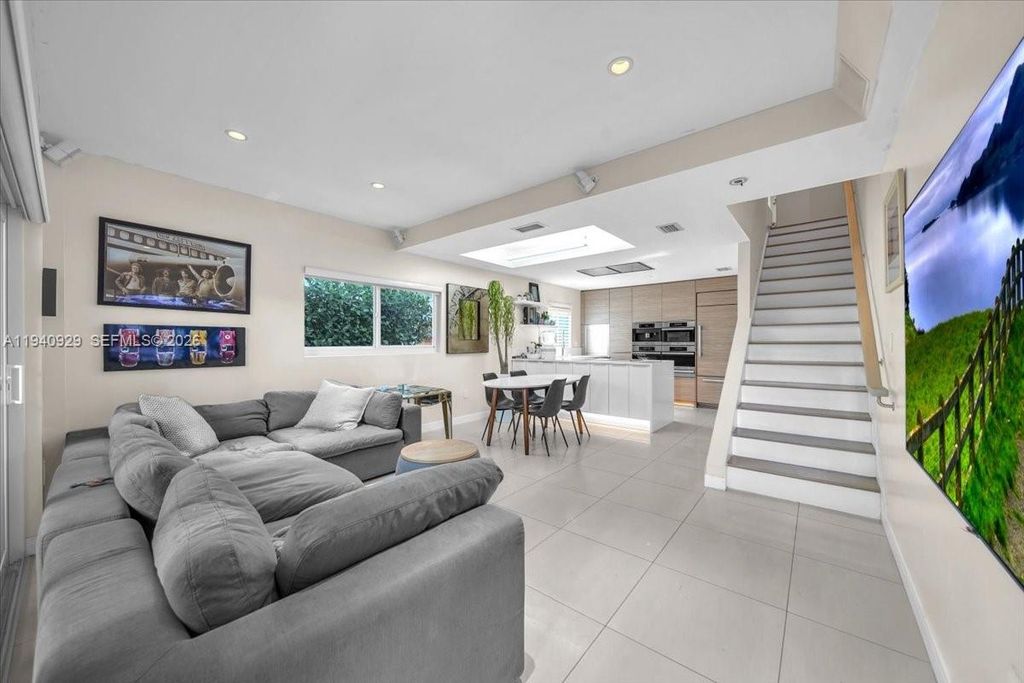 208 Jefferson Ave 113, Miami Beach, FL 33139