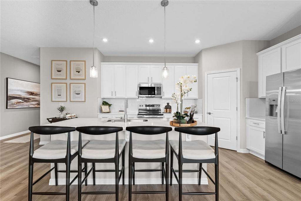 Image 25 of property listing at 10169 HUNTINGNET WAY, Leesburg, FL 34748