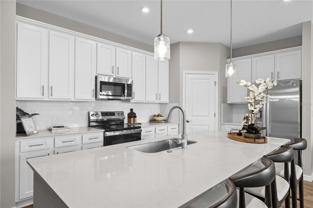 Image 27 of property listing at 10169 HUNTINGNET WAY, Leesburg, FL 34748