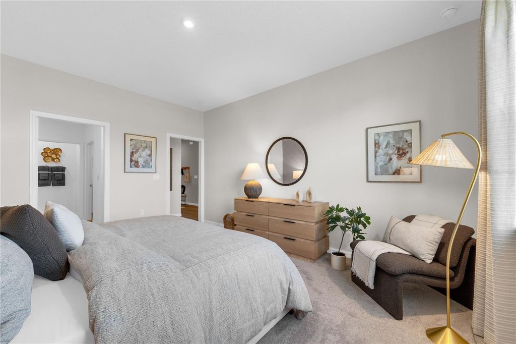 Image 31 of property listing at 10169 HUNTINGNET WAY, Leesburg, FL 34748