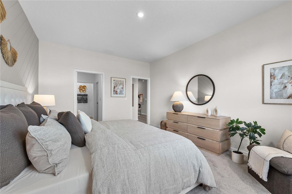 Image 33 of property listing at 10169 HUNTINGNET WAY, Leesburg, FL 34748