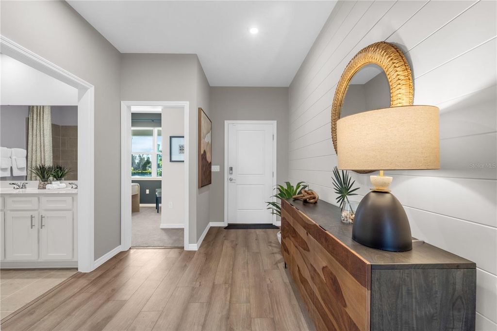 Image 5 of property listing at 10169 HUNTINGNET WAY, Leesburg, FL 34748