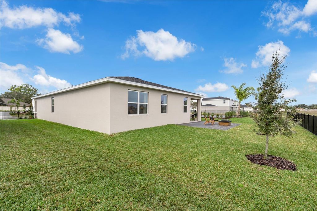 Image 41 of property listing at 10169 HUNTINGNET WAY, Leesburg, FL 34748