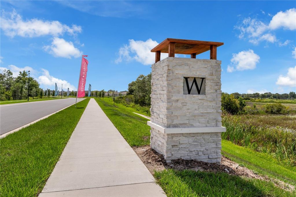 Image 42 of property listing at 10169 HUNTINGNET WAY, Leesburg, FL 34748